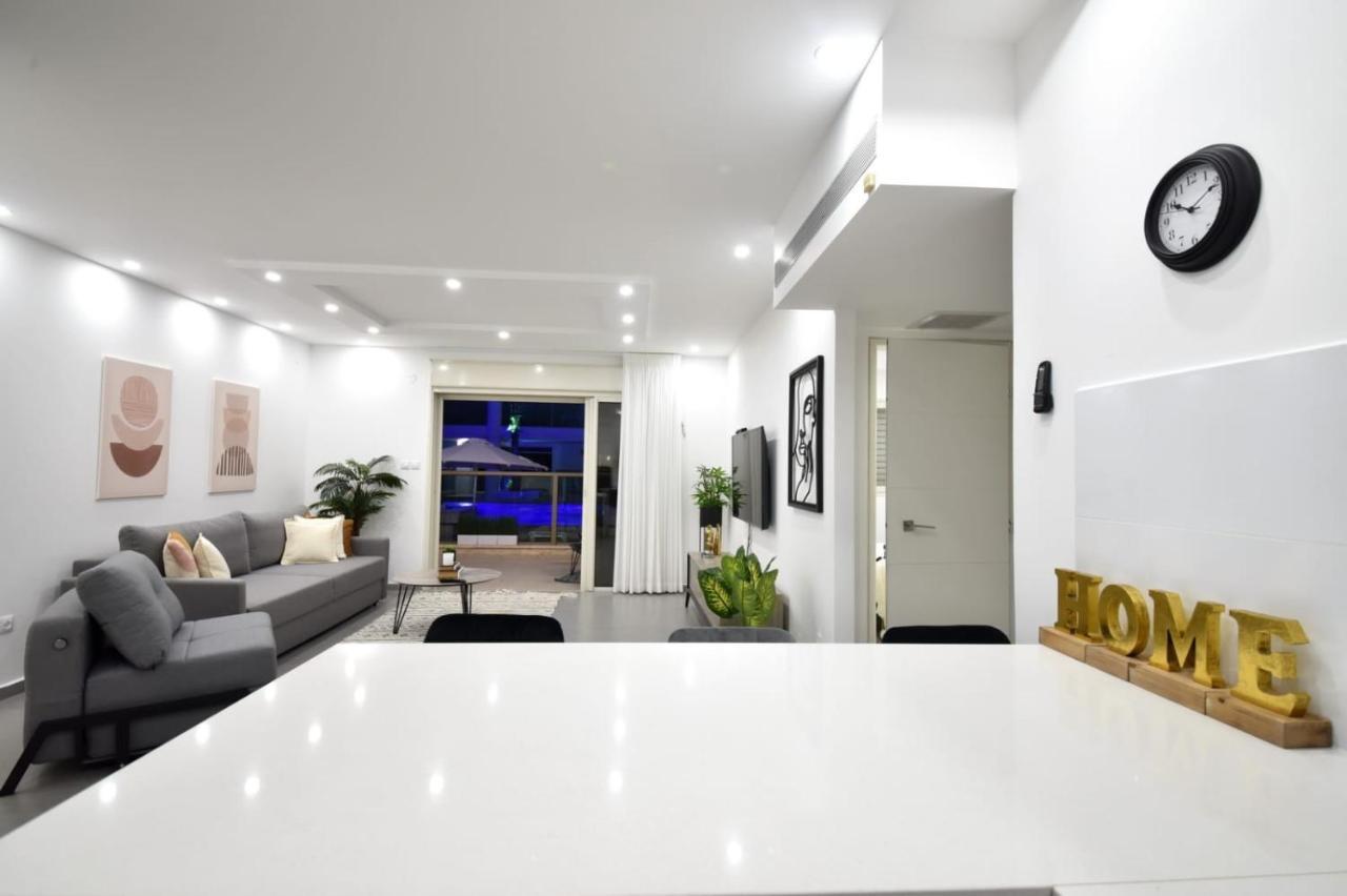 דירת גן על שפת הבריכה Apartment
