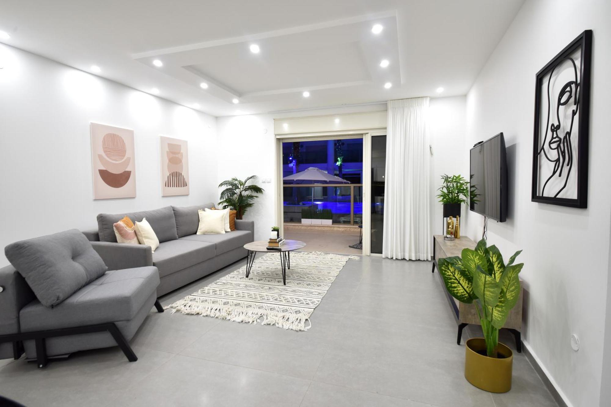 Apartment דירת גן על שפת הבריכה